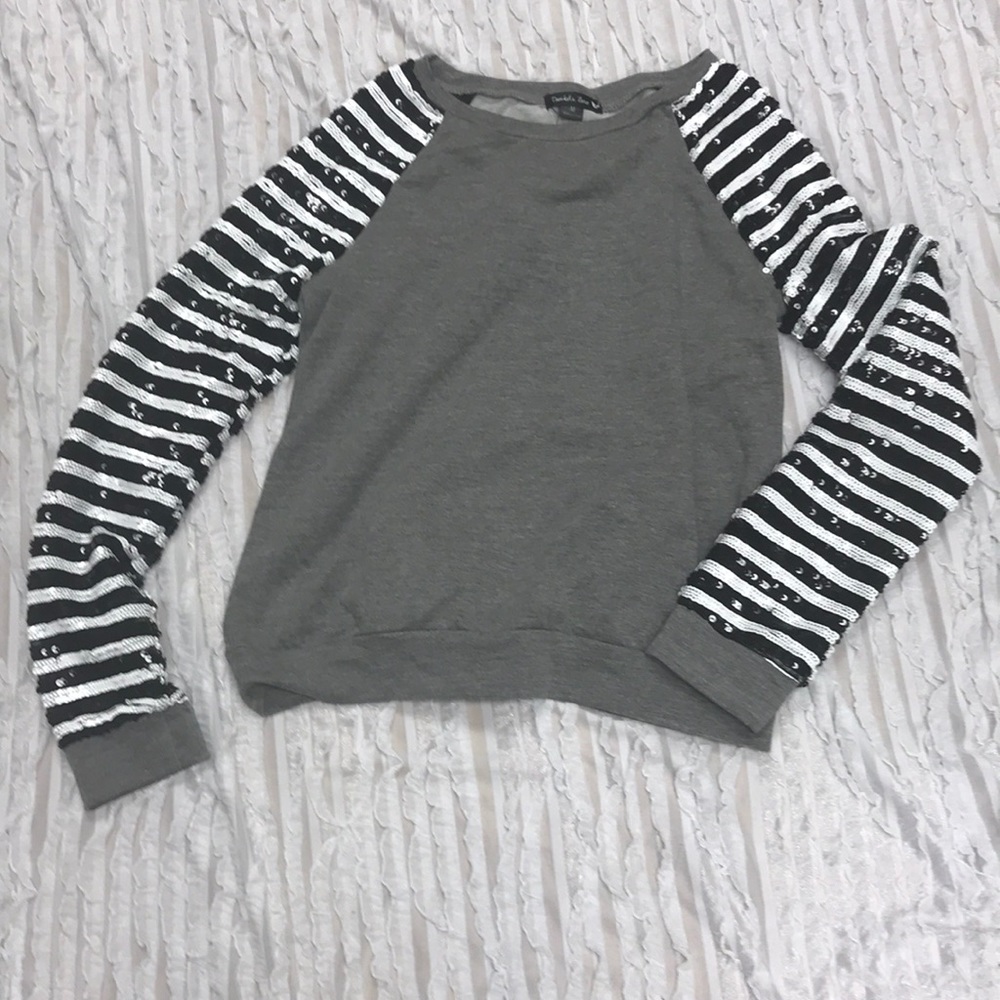 Ladies sweat shirt with sequins